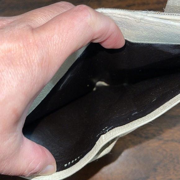 Authentic Vintage Gucci Wallet - Picture 11 of 17